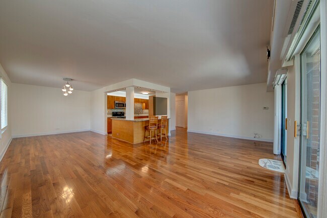 Foto del edificio - 1405 E Central Rd