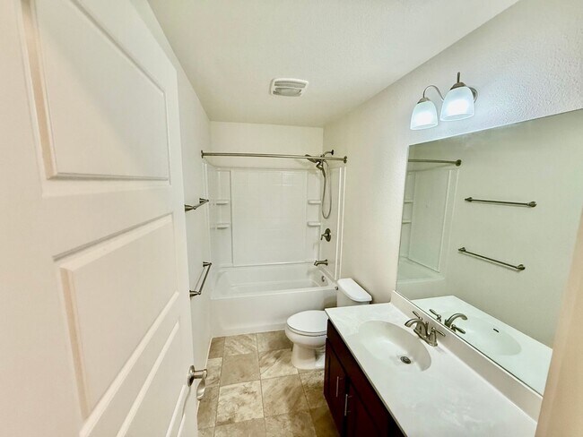 Foto del edificio - 3BD/2.5BA/Townhome with Private Patio and ...