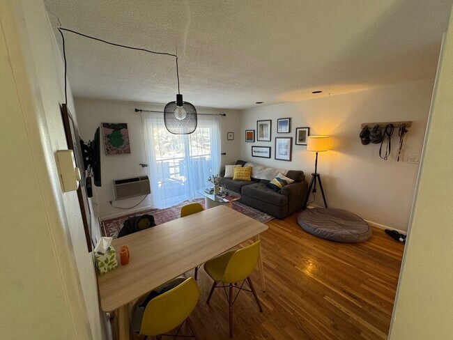 Building Photo - HOT BRIGHTON LISTING!!!!