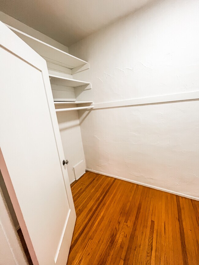 Foto del edificio - 1728 E 3rd St