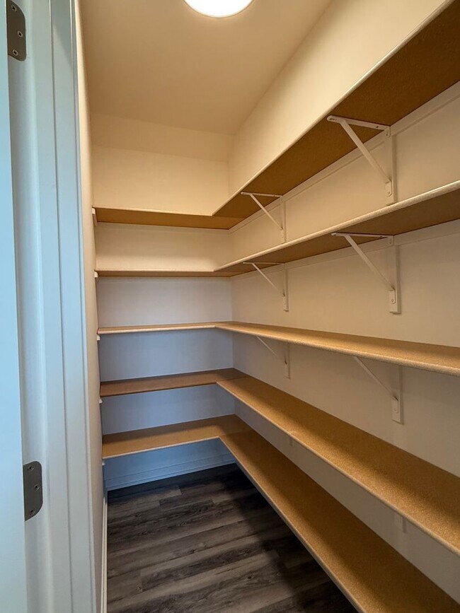 Foto del edificio - Brand New Spacious 2-Story with 3 bedrooms/2.5 bathrooms in Waverly