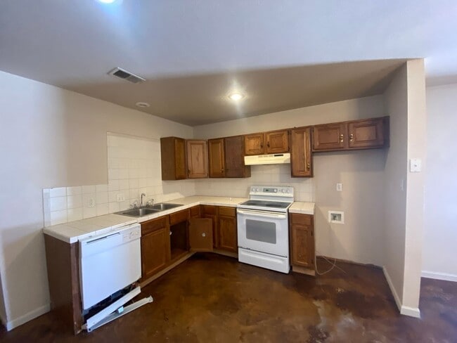 Building Photo - 1723 W Matthews Ave