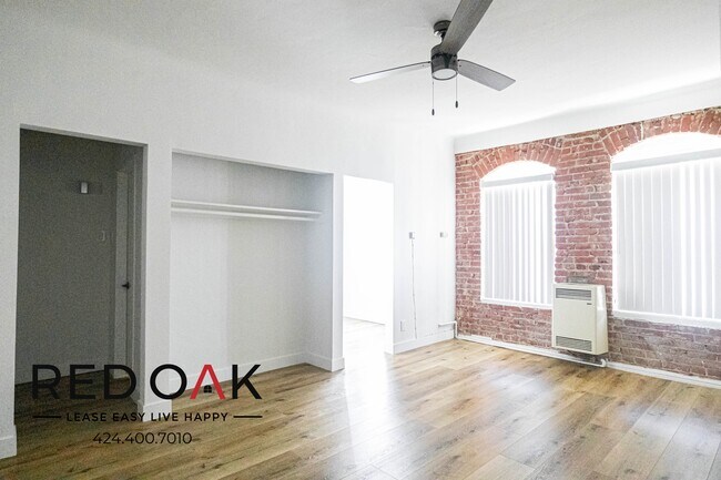 Foto del edificio - Marvelous Bright and Spacious Completely R...