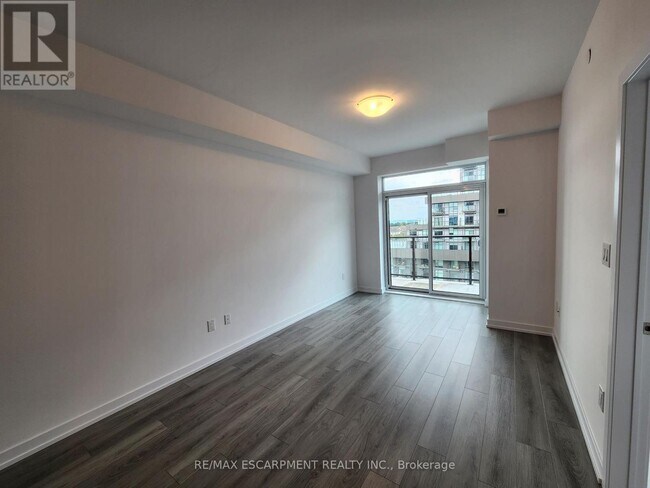 Photo du bâtiment - 460 Dundas St E