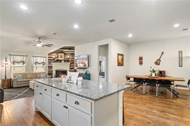 Building Photo - 4130 Kingsley Ave