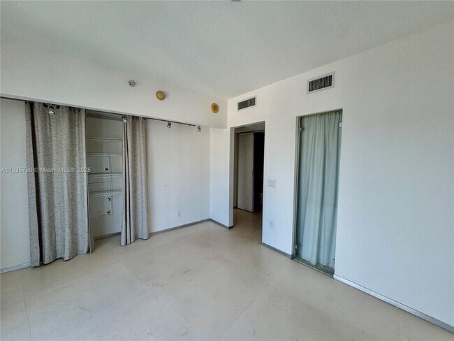 Foto del edificio - 185 SW 7th St