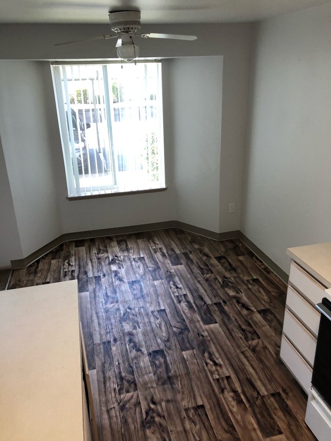 Building Photo - Oak Park Village Apartments