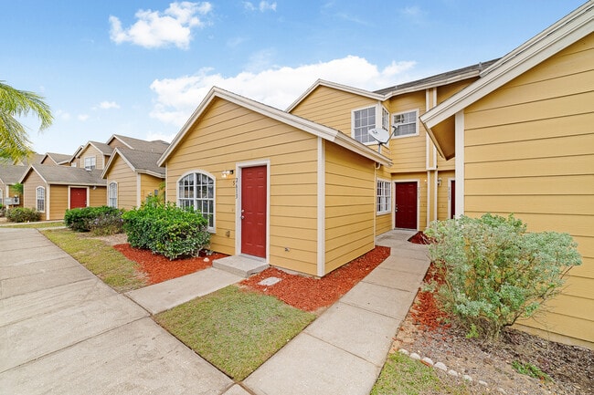 Building Photo - 2613 Fan Palm Dr