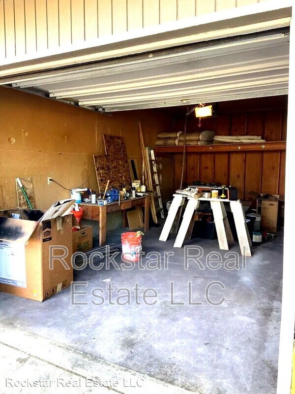 Building Photo - 1307 N Vista