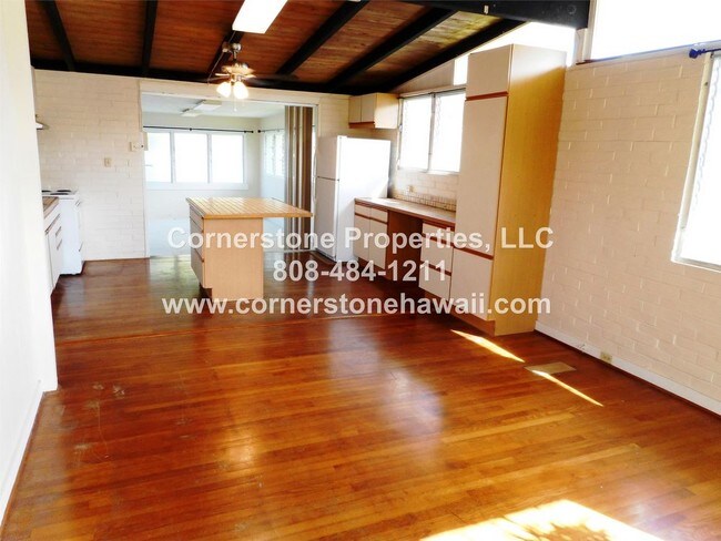 Building Photo - 1317 Akamai St