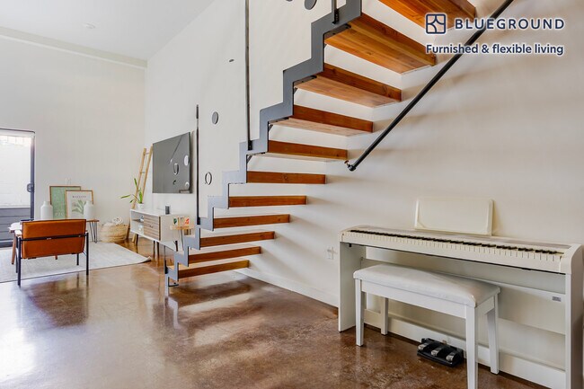 Foto del edificio - 654 N Virgil Ave