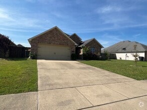 Building Photo - 531 Linnhurst Dr