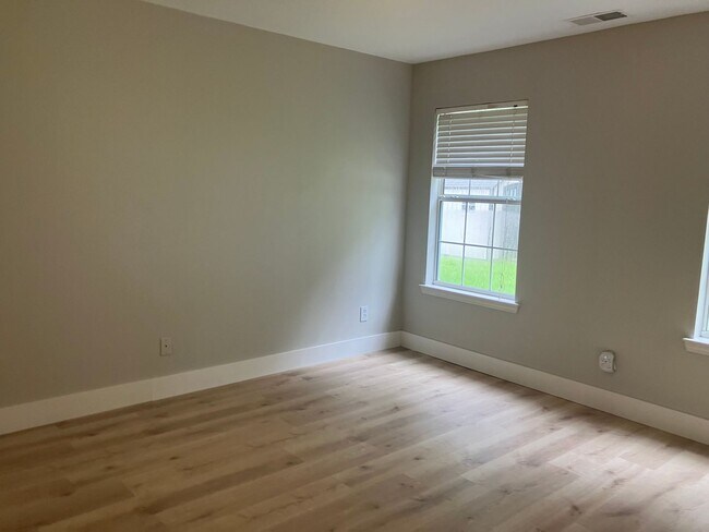 Building Photo - 426 Live Oak Walk