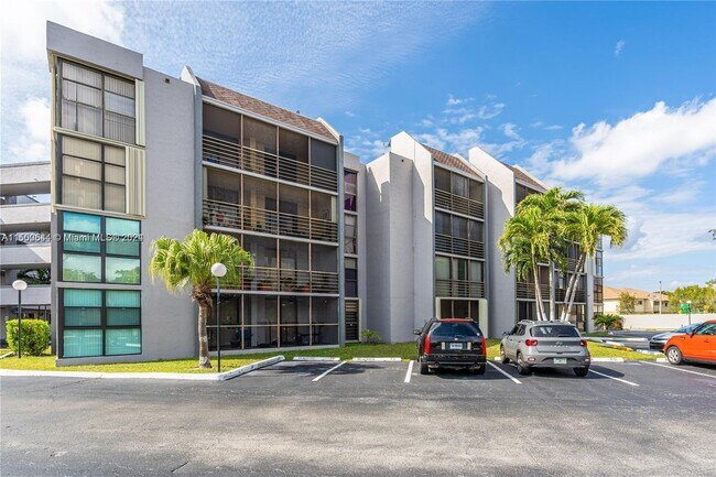 Foto del edificio - 18000 NW 68th Ave