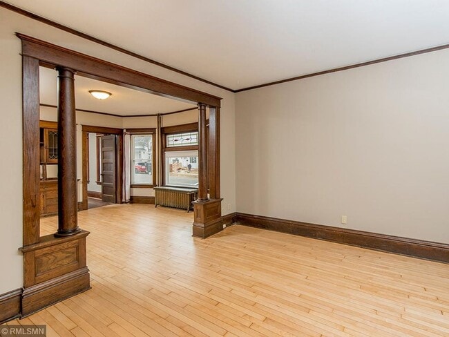Building Photo - 627 N Mendota St