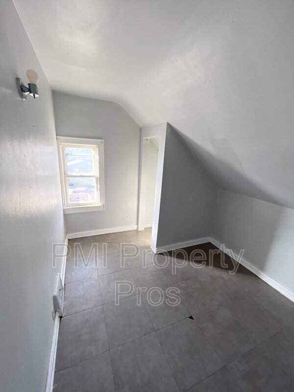 Building Photo - 3859 N 21st St