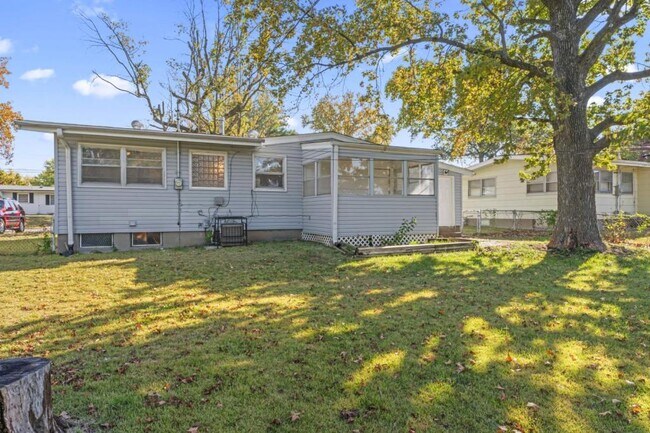 Foto del edificio - 9115 Clarion Dr