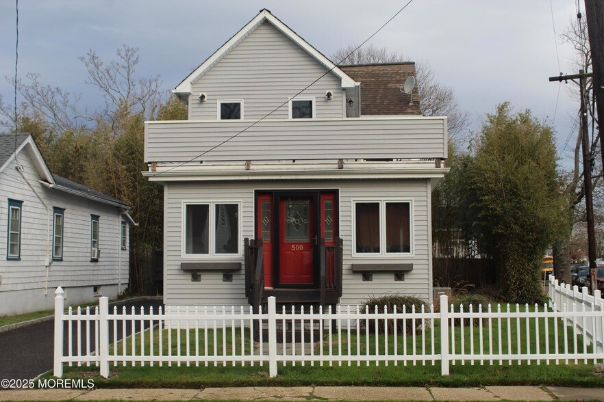 Primary Photo - 500 18th Ave