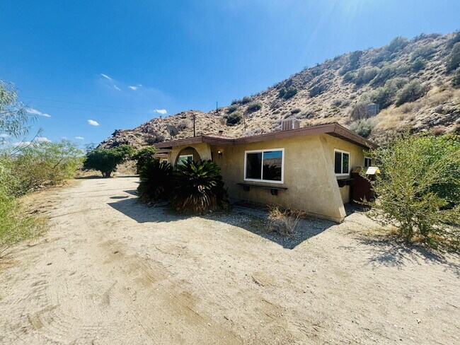 Foto del edificio - House on 5 acres in the serene mountains o...