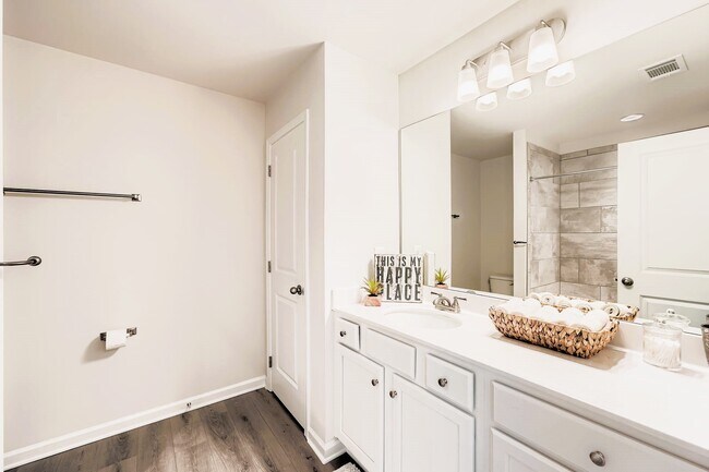 Foto del edificio - 85 Basswood Ln