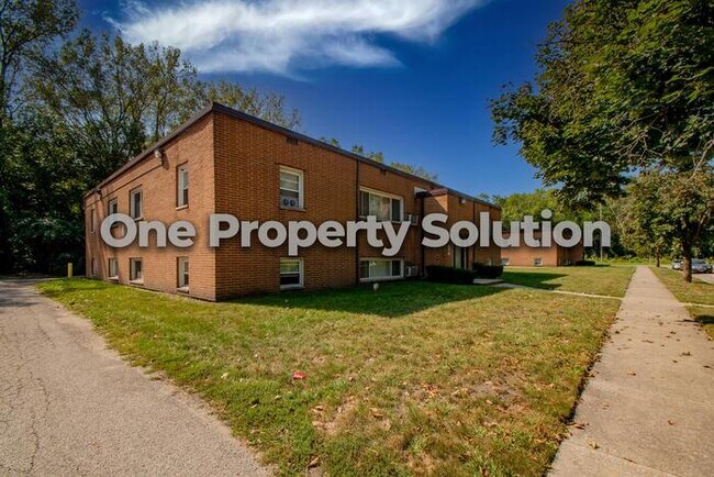 Building Photo - 805 E 32nd Ave