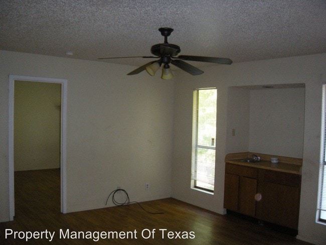 Building Photo - 3 br, 2 bath House - 904 Chisholm Trail Cove