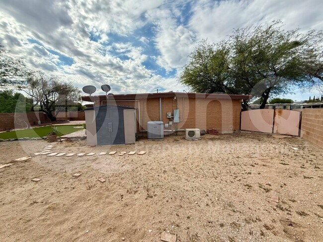 Foto del edificio - 8645 E Bellevue Pl