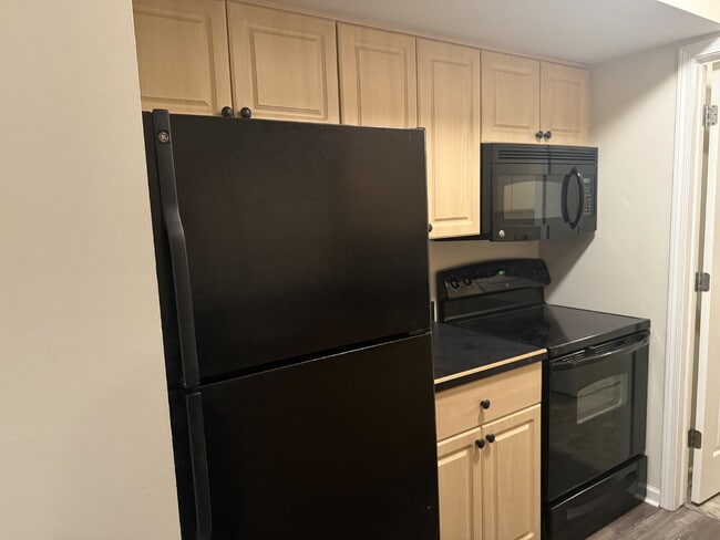 Foto del edificio - "Cozy 1-Bedroom Condo Retreat in Harrison Twp - Perfect Blend of Comfort and Convenience!"