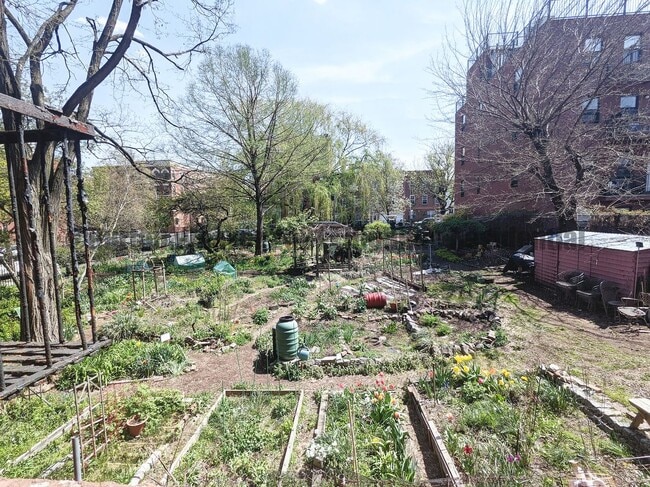 Building Photo - 15 STREET