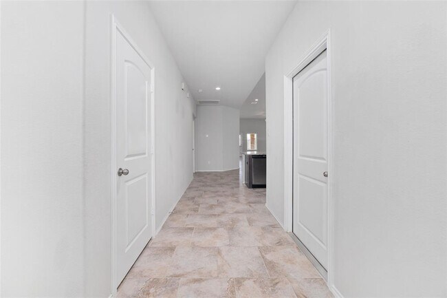 Building Photo - 23810 Piedmont Forest Dr