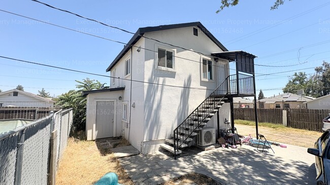 Building Photo - 303 El Tejon Ave