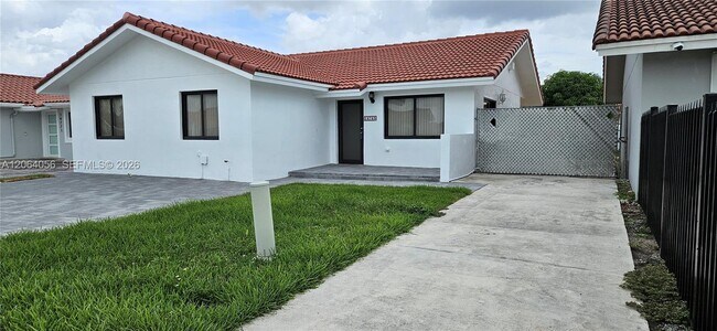 Building Photo - 14765 Kendale Lakes Blvd