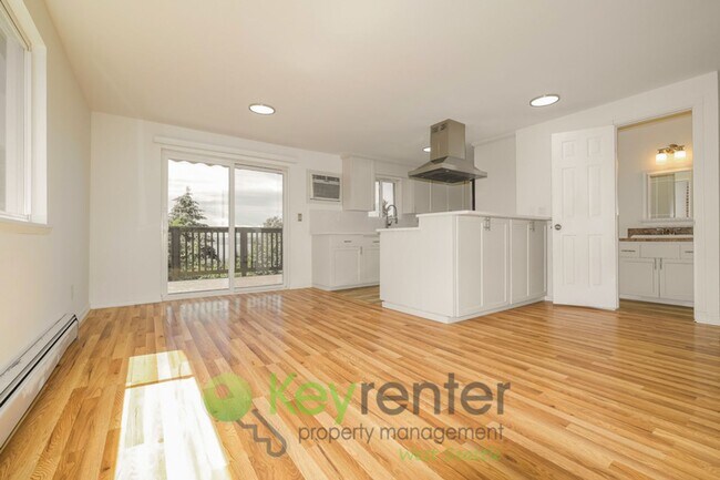 Foto del edificio - Versatile 5 Bedroom Retreat with Office and Outdoor Living in Burien