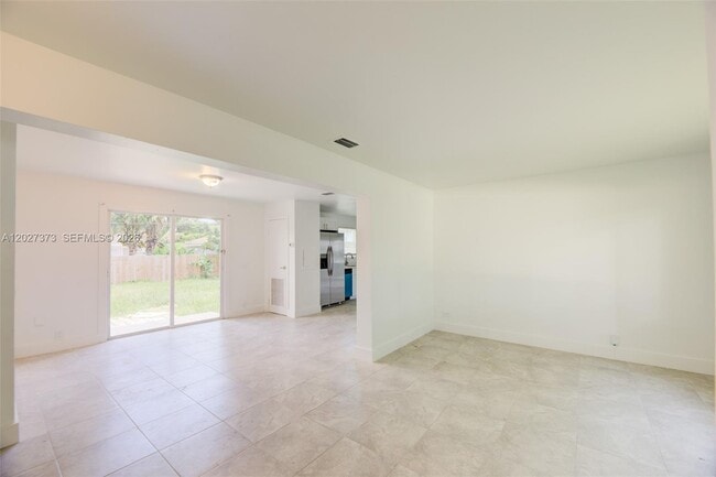 Building Photo - 3327 Sapphire Rd