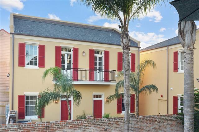 Building Photo - 826 Touro St