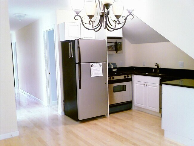 Foto del edificio - Great value four bedroom apartment