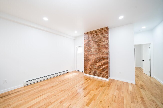 Building Photo - 623 Bramhall Ave