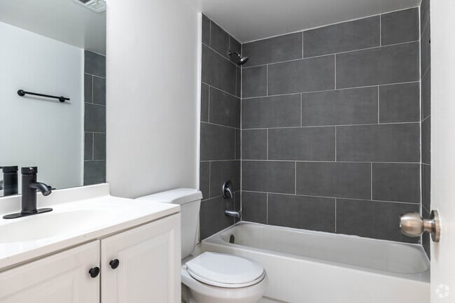 2 BR, 1 BA - 750SF - Palm Court Apartments