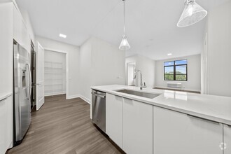 Building Photo - 121 34th St
