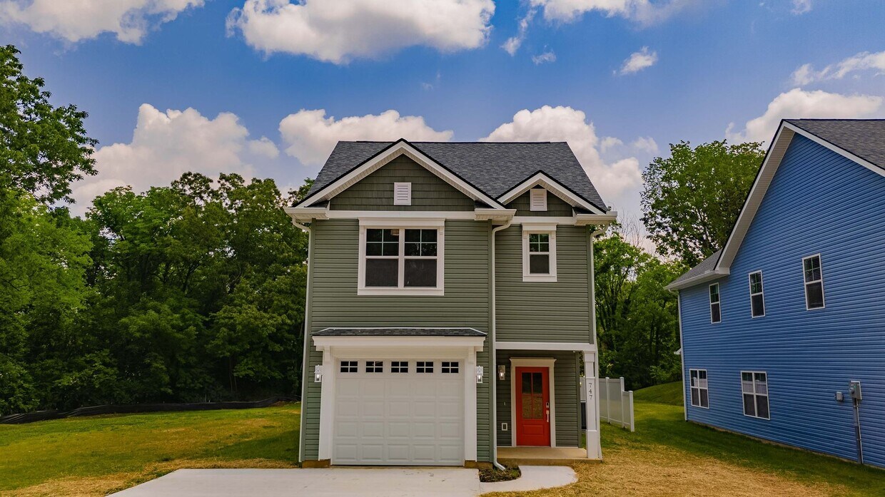 Foto principal - Maryville 37801 - 3 bedroom 2.5 bath - cal...