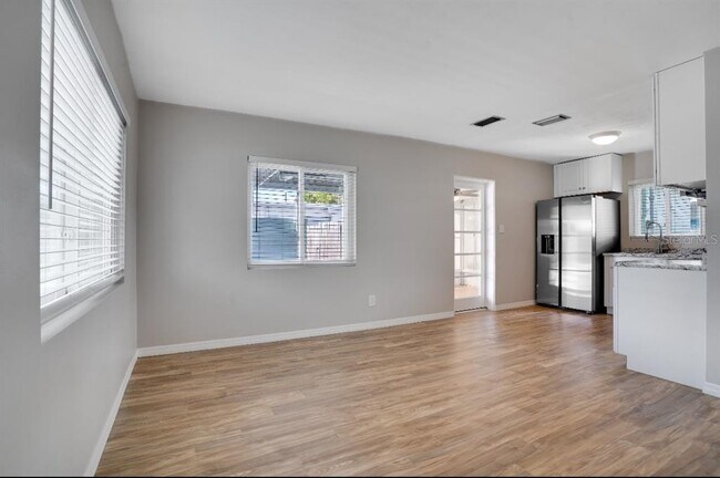 Building Photo - 6741 Hibiscus Ave S