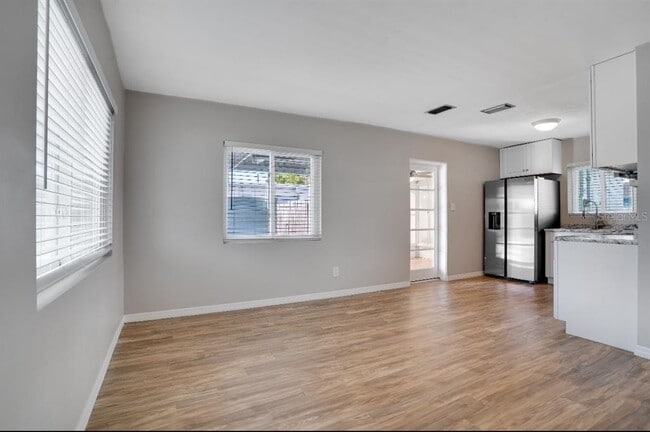 Foto del edificio - 6741 Hibiscus Ave S