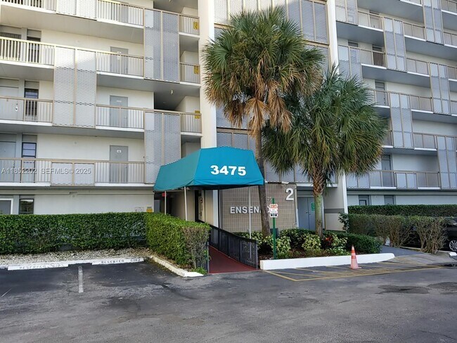 Foto del edificio - 3475 N Country Club Dr