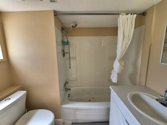 Building Photo - 775 Revilo Pl