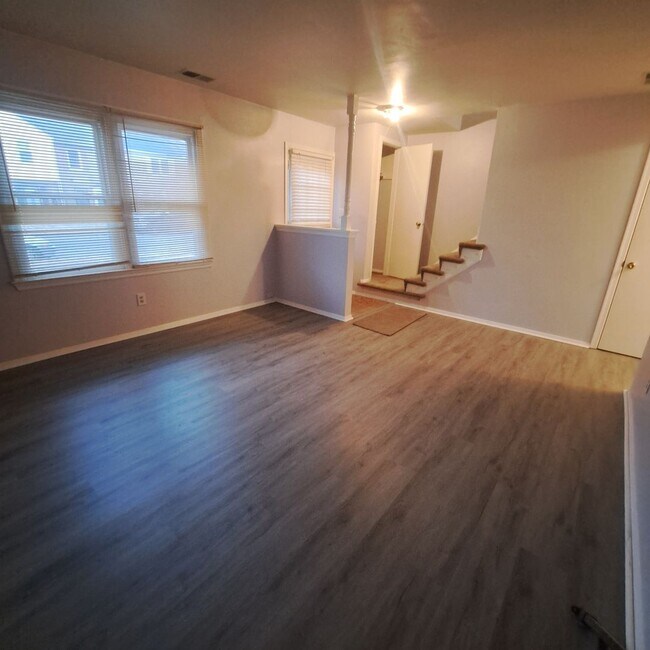 Foto del edificio - 6590 Stoney Point S