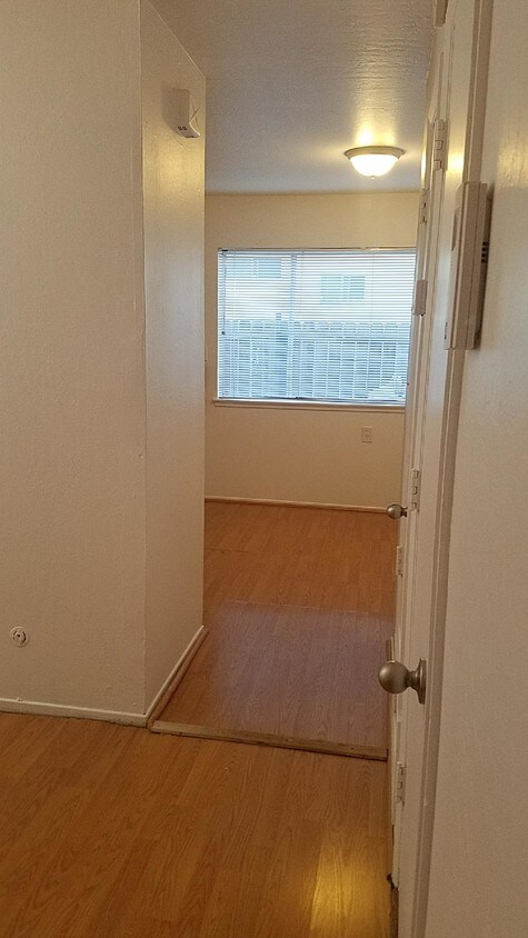 Foto principal - 8090 Greenridge Dr
