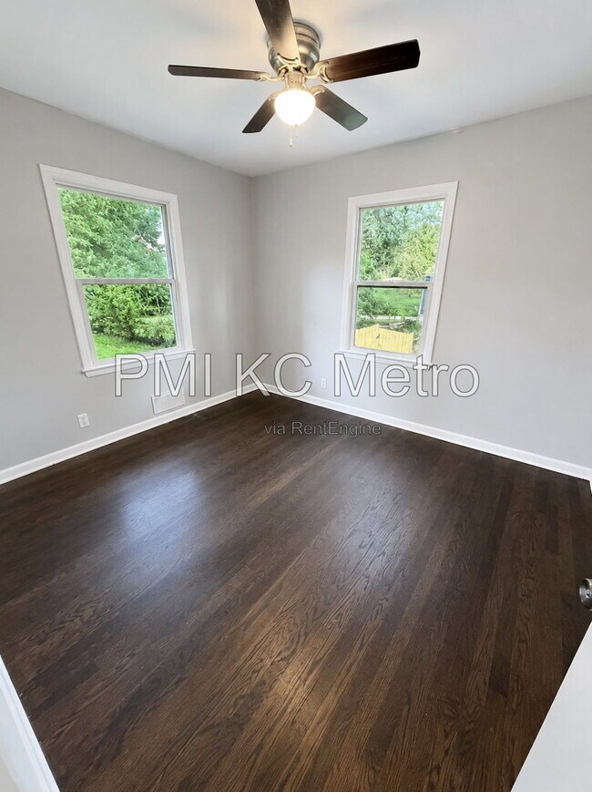 Foto del edificio - 6005 Hedges Ave