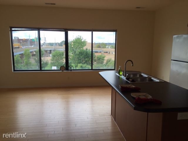 Living Room - Metropolitan Park Apartments