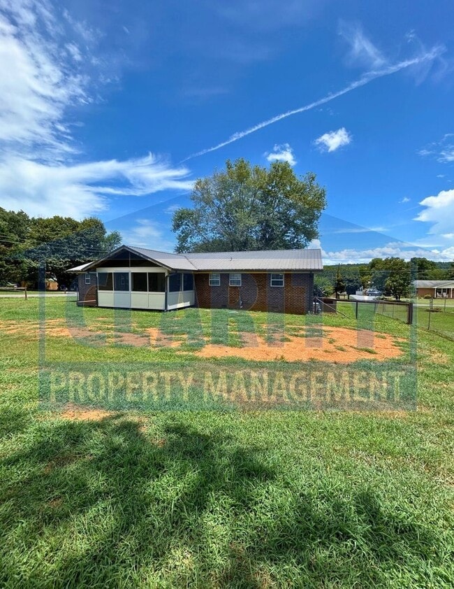 Foto del edificio - Three bedroom ranch-style home!