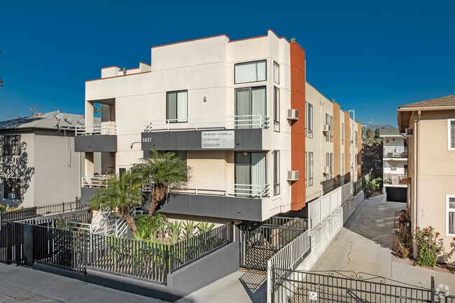Foto del edificio - 5837 Virginia Ave